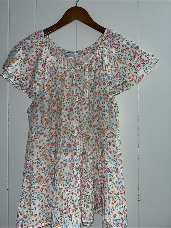 Tops - Lightweight White Floral Flutter Sleeve Tunic